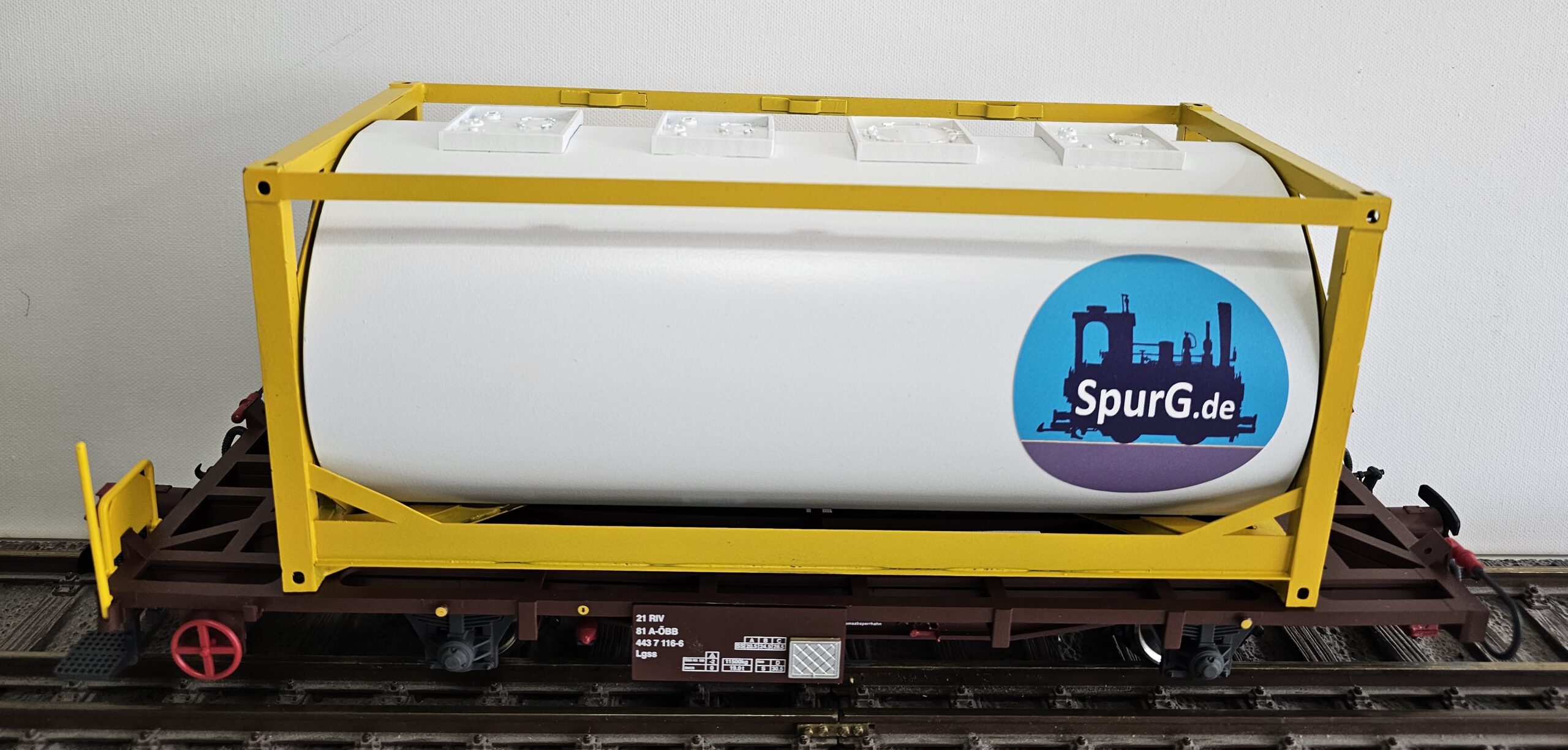 Du betrachtest gerade 🟪KMS-SpurG.eu–Tankcontainer – Werbevariante